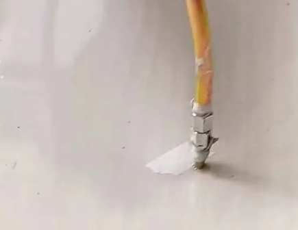 郧西瓷砖空鼓维修公司专业解答在瓷砖铺贴过程中，如果使用的砂料过粗（如全部使用了粗砂），可能会导致以下问题