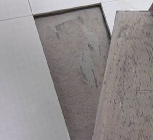 郧西瓷砖空鼓维修公司分享瓷砖铺贴时如果打浆（即涂抹在瓷砖背面和基层上的砂浆或瓷砖胶）过少，会带来以下问题